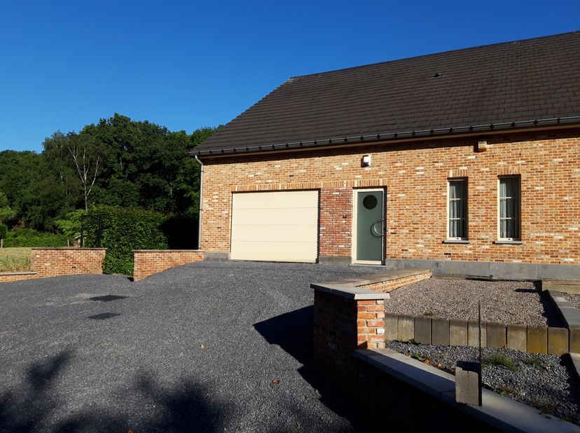 Ruime woning met 3 slaapkamers in Zolder&lt;br /&gt;
&lt;br /&gt;
Ben je op zoek naar een ruime(225m²) en stijlvolle huurwoning op een centrale locatie? Ontdek da